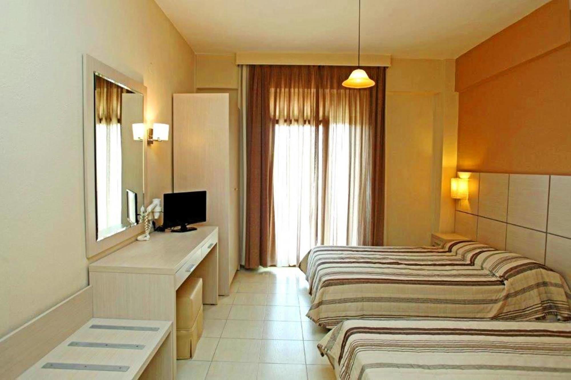 Aristotelis Hotel Fourka Extérieur photo